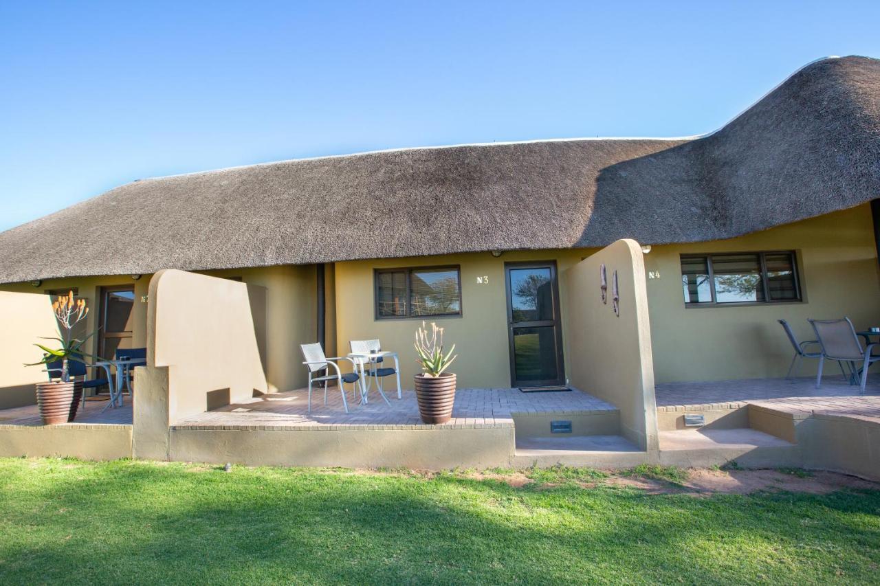Lapa Lange Game Lodge Mariental Exteriör bild