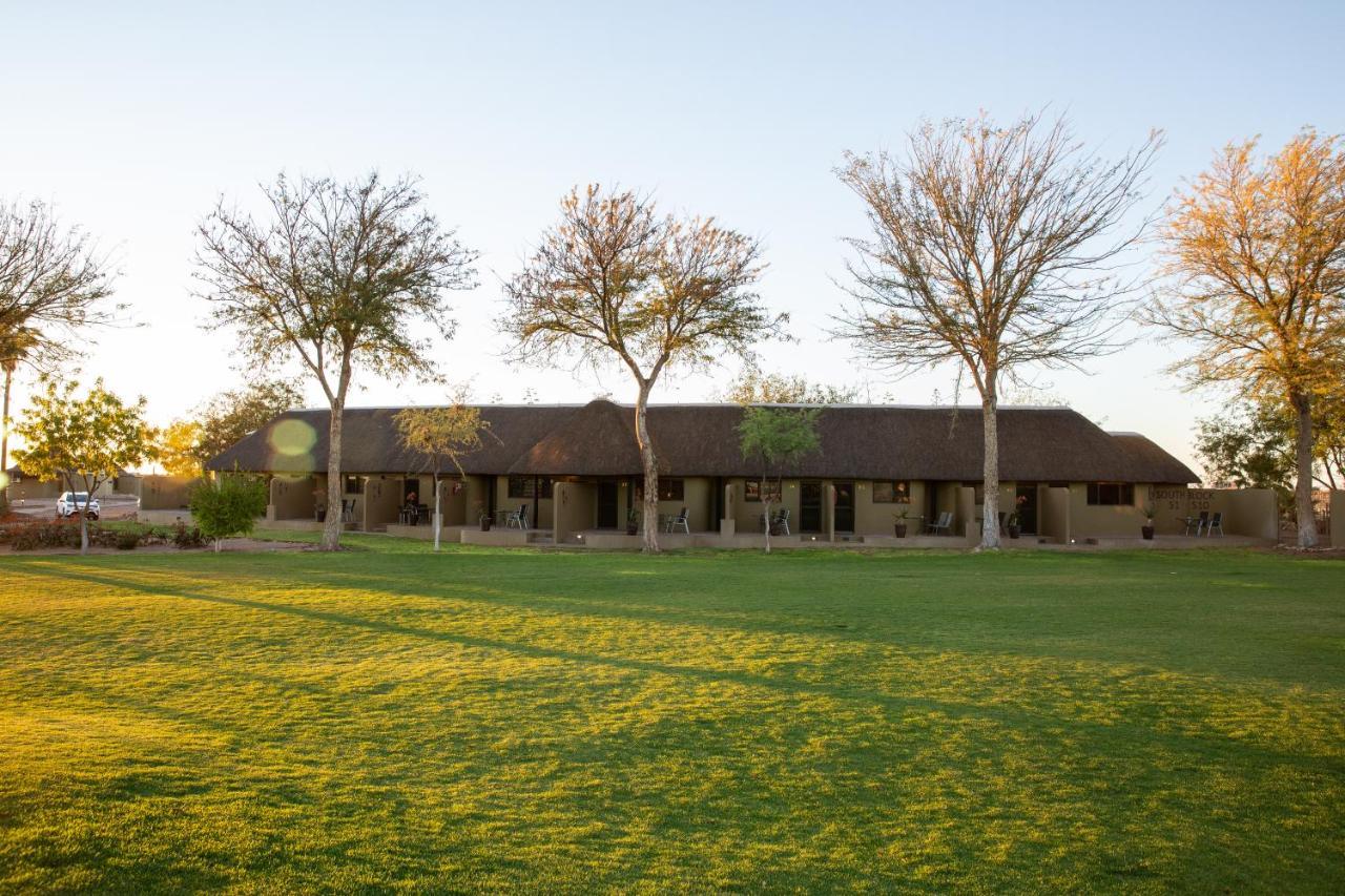 Lapa Lange Game Lodge Mariental Exteriör bild