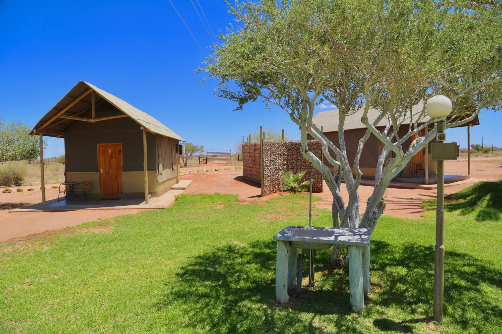 Lapa Lange Game Lodge Mariental Exteriör bild