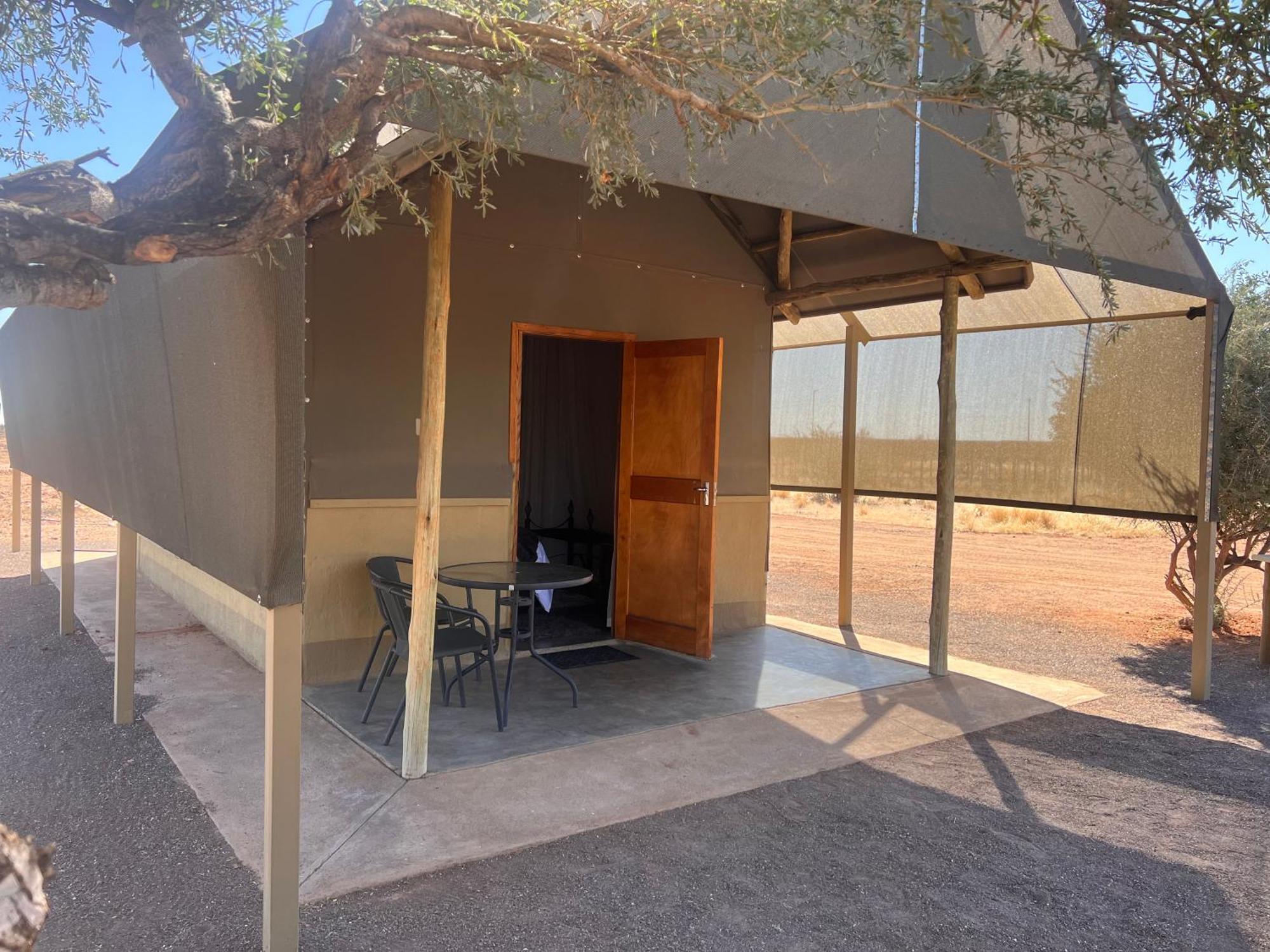 Lapa Lange Game Lodge Mariental Exteriör bild