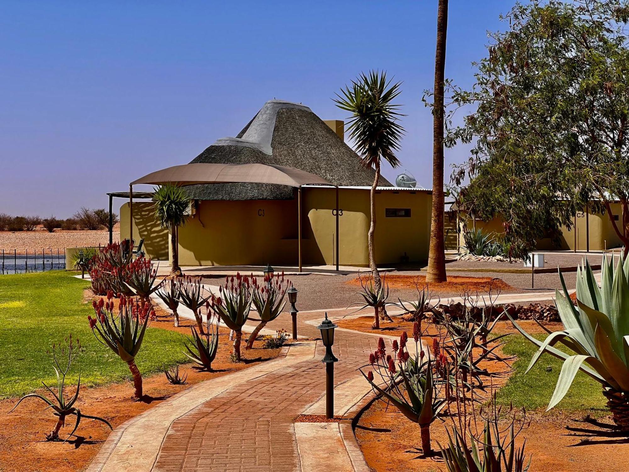Lapa Lange Game Lodge Mariental Exteriör bild