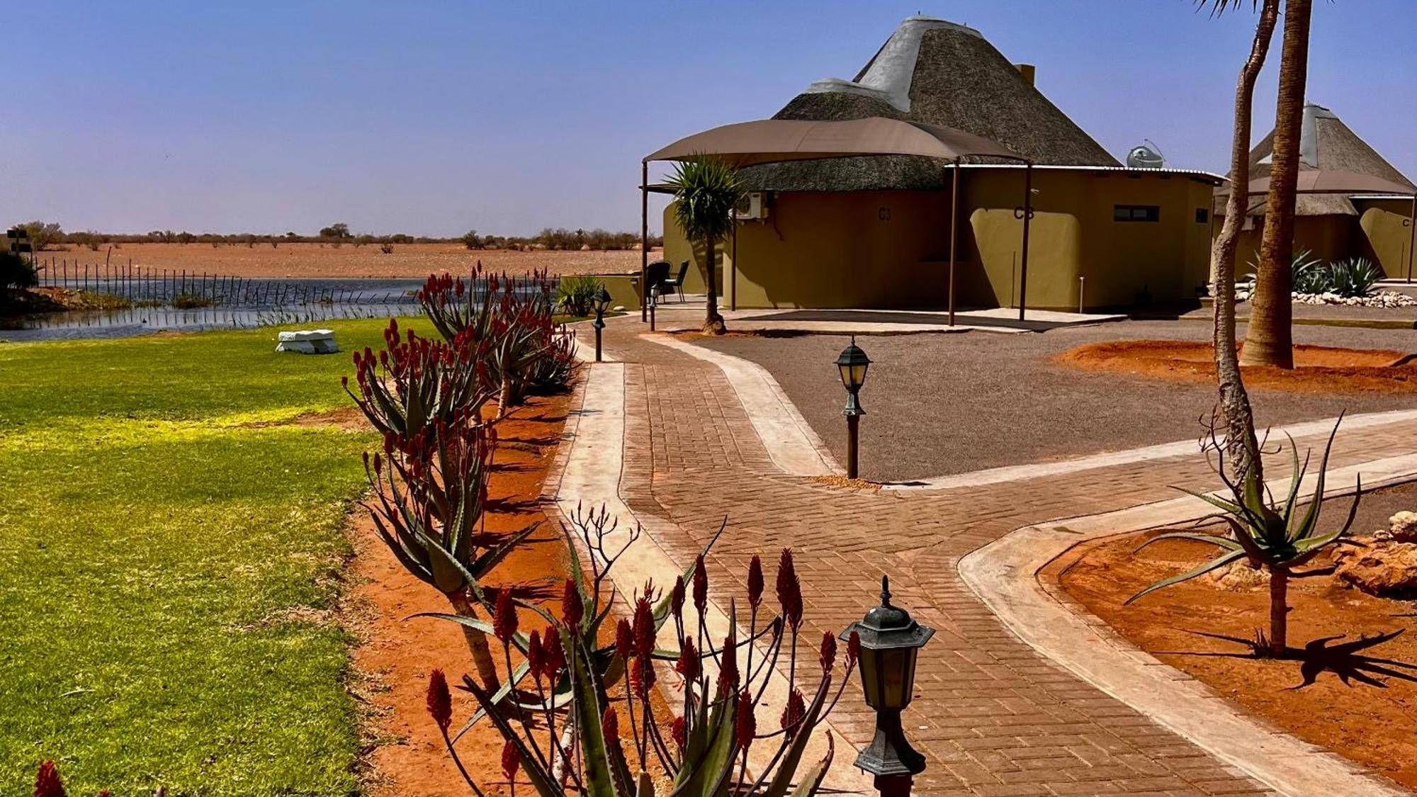 Lapa Lange Game Lodge Mariental Exteriör bild