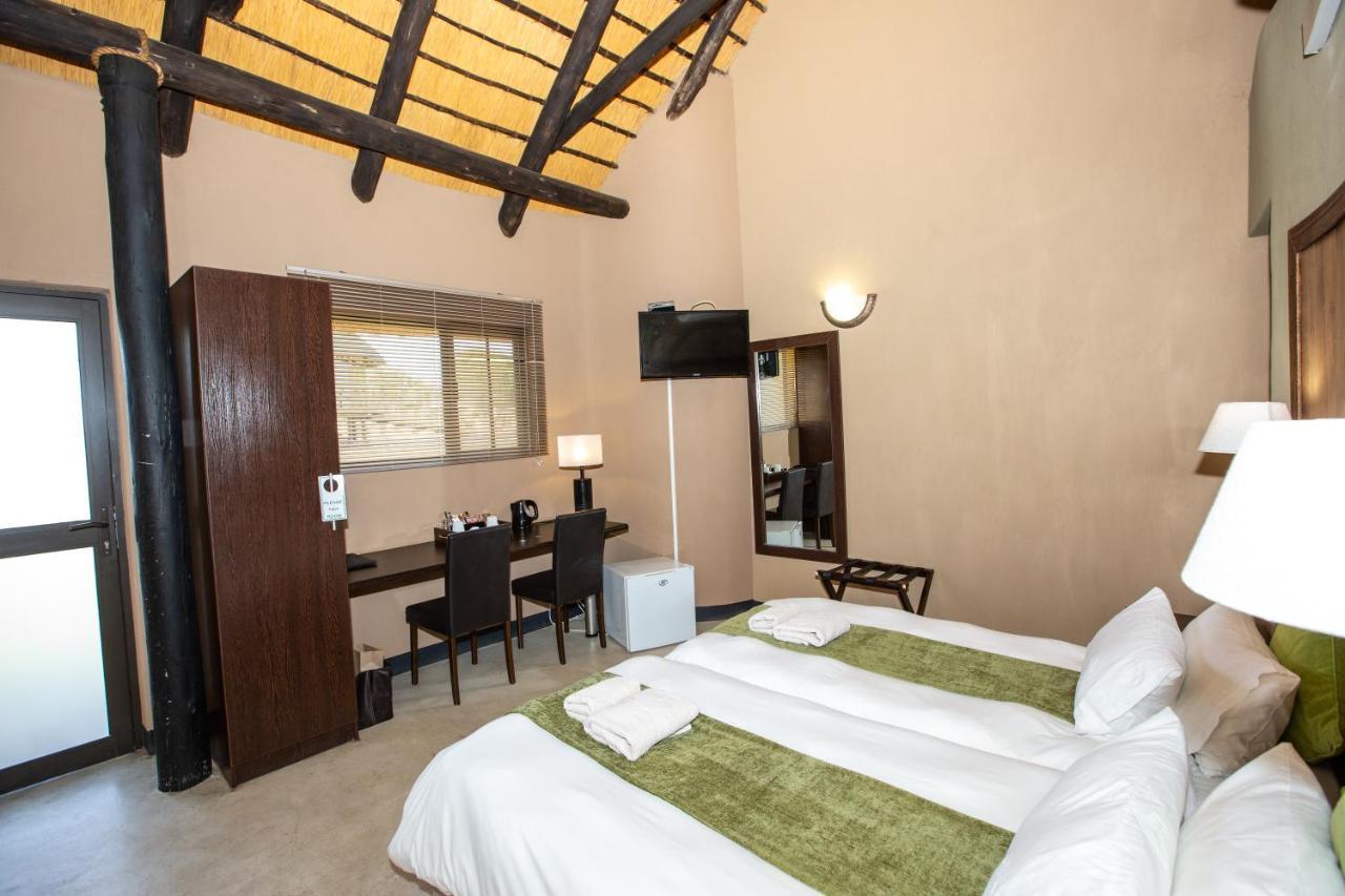Lapa Lange Game Lodge Mariental Exteriör bild