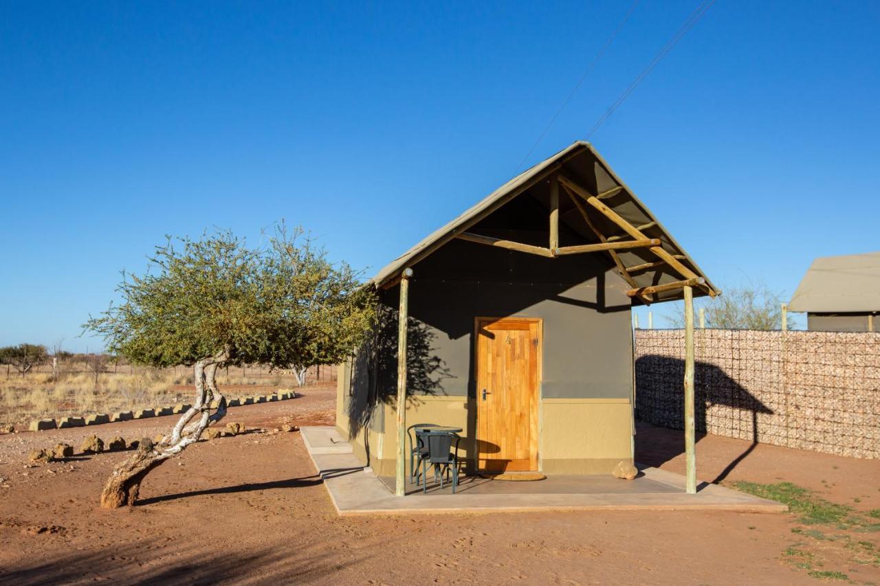 Lapa Lange Game Lodge Mariental Exteriör bild